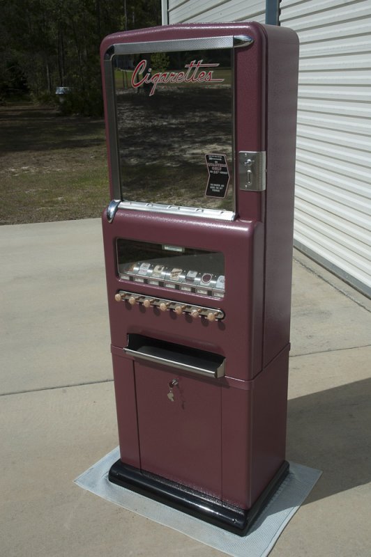 Stoner 7 Select Cigarette Vendor - Restored