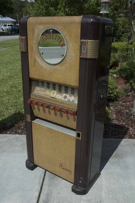 Rowe Diplomat Cigarette Vendor